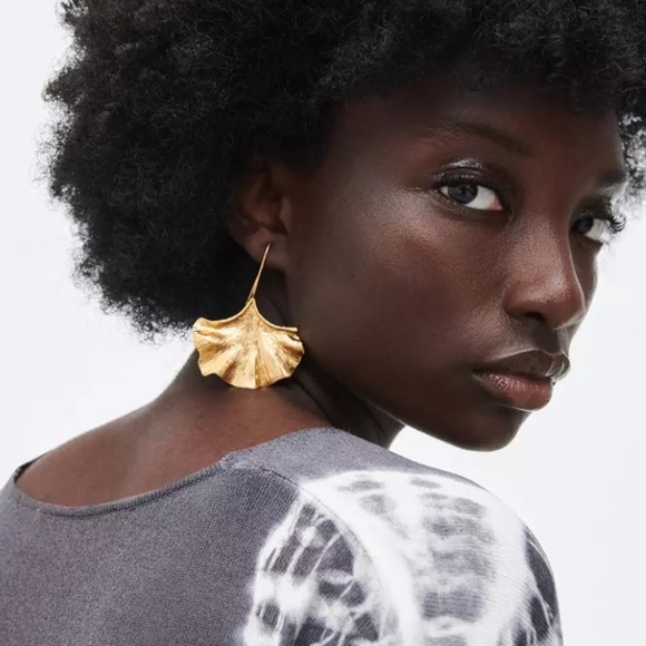 Beautiful Drop Earrings - Picture 2 of 3